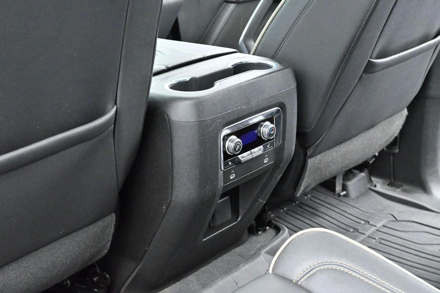 Used 2023 Onyx Black GMC SLT image 34