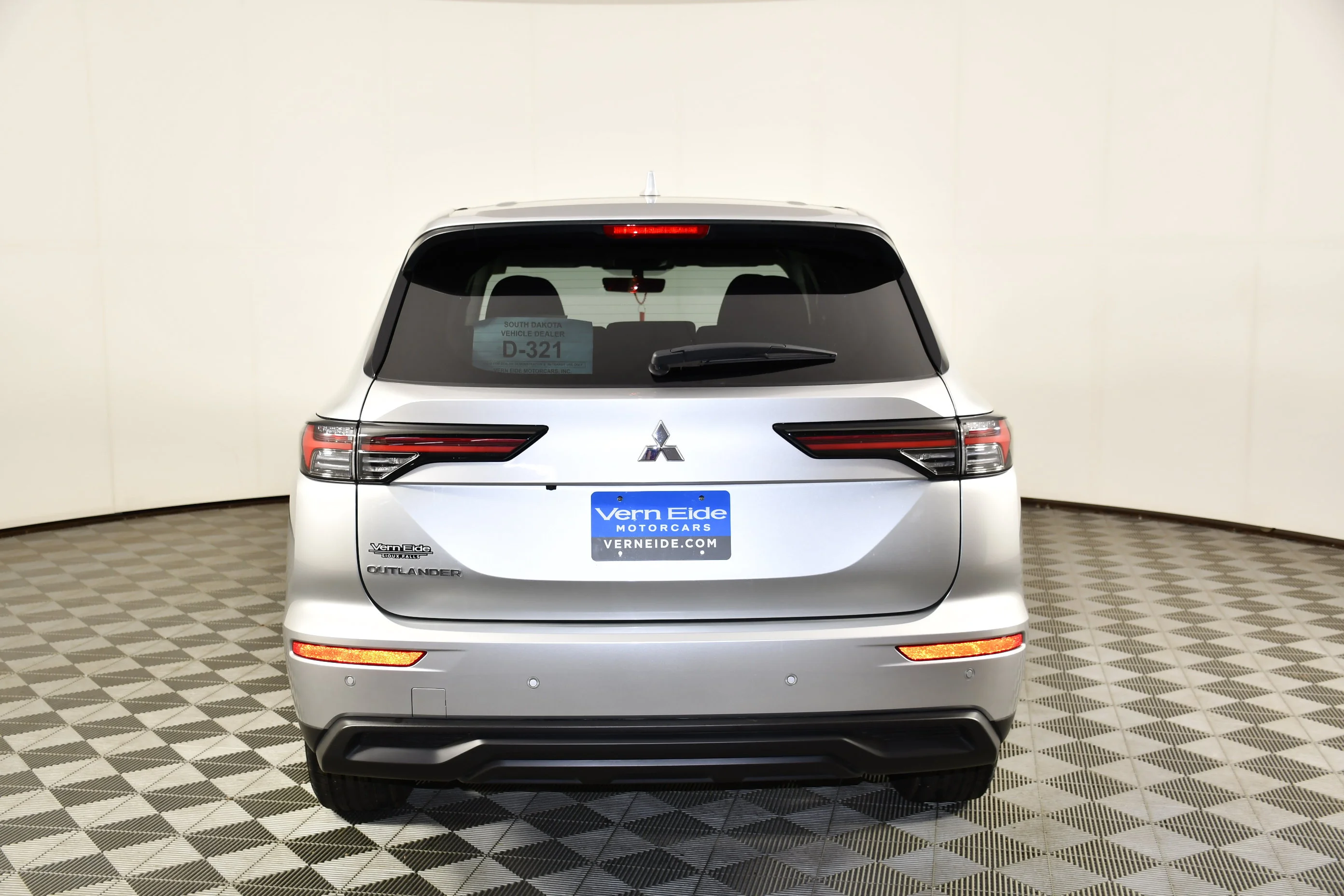 Used 2025 Silver Mitsubishi ES image 6