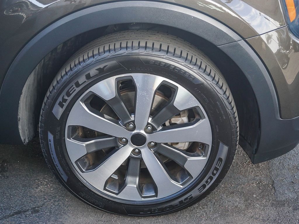 Used 2021 Green Kia S image 9