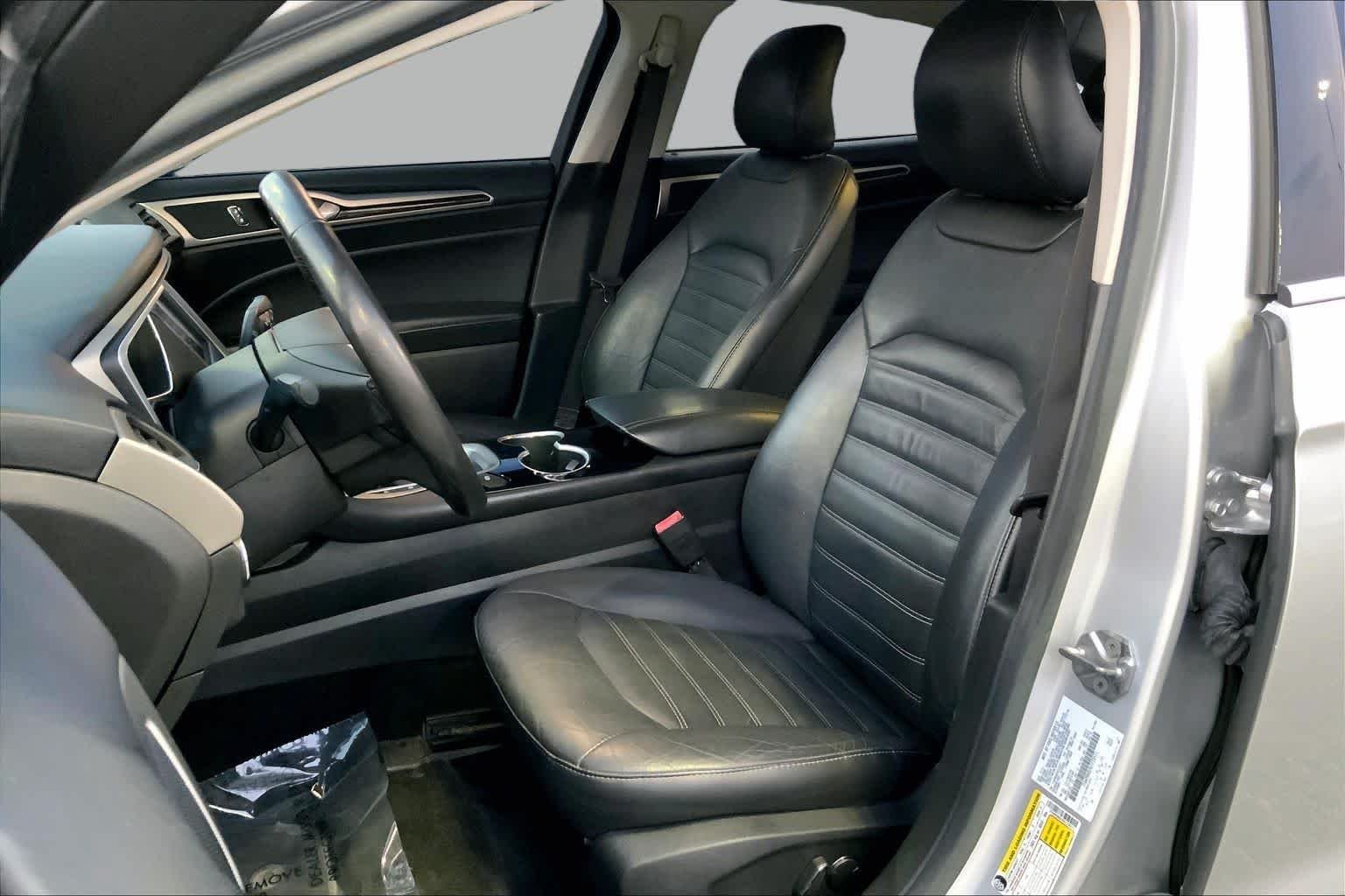 Pre-Owned 2016 Ford Fusion SE