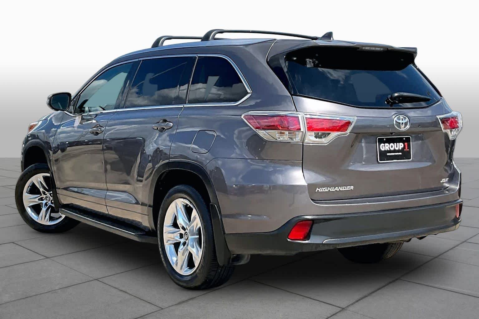 Used 2015 Predawn Gray Mica Toyota XLE image 12