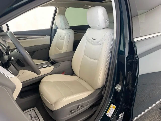 Used 2025 Green Cadillac Premium Luxury image 33