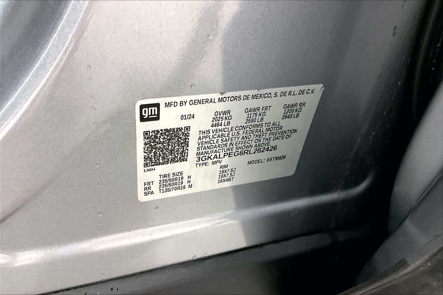 Used 2024 Sterling Metallic GMC SLT image 33