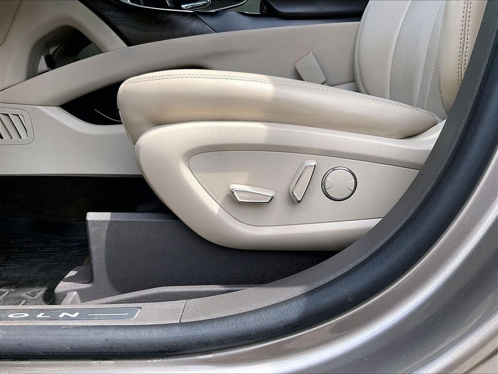 Used 2019 Brown Lincoln Reserve image 27
