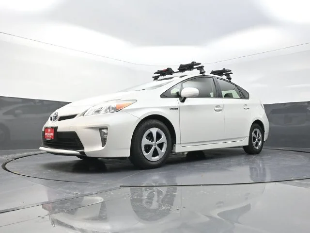 Used 2013 White Toyota Two image 33