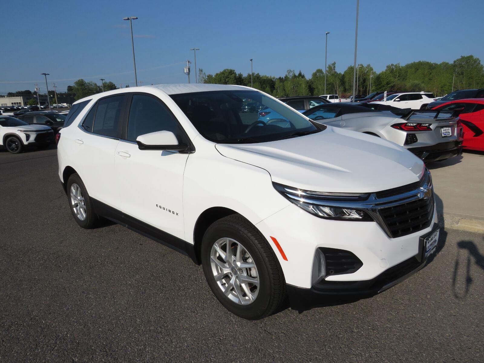 Used 2024 Summit White Chevrolet LT image 5