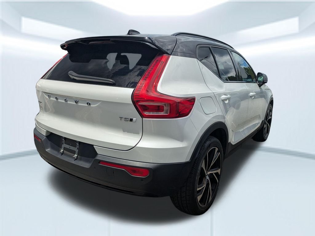 Used 2022 Crystal White Volvo R-Design image 2