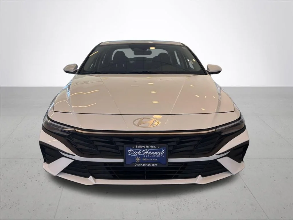 Used 2024 White Hyundai SEL image 3