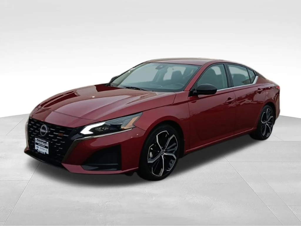 Used 2025 Scarlet Ember Nissan 2.5 SR image 8