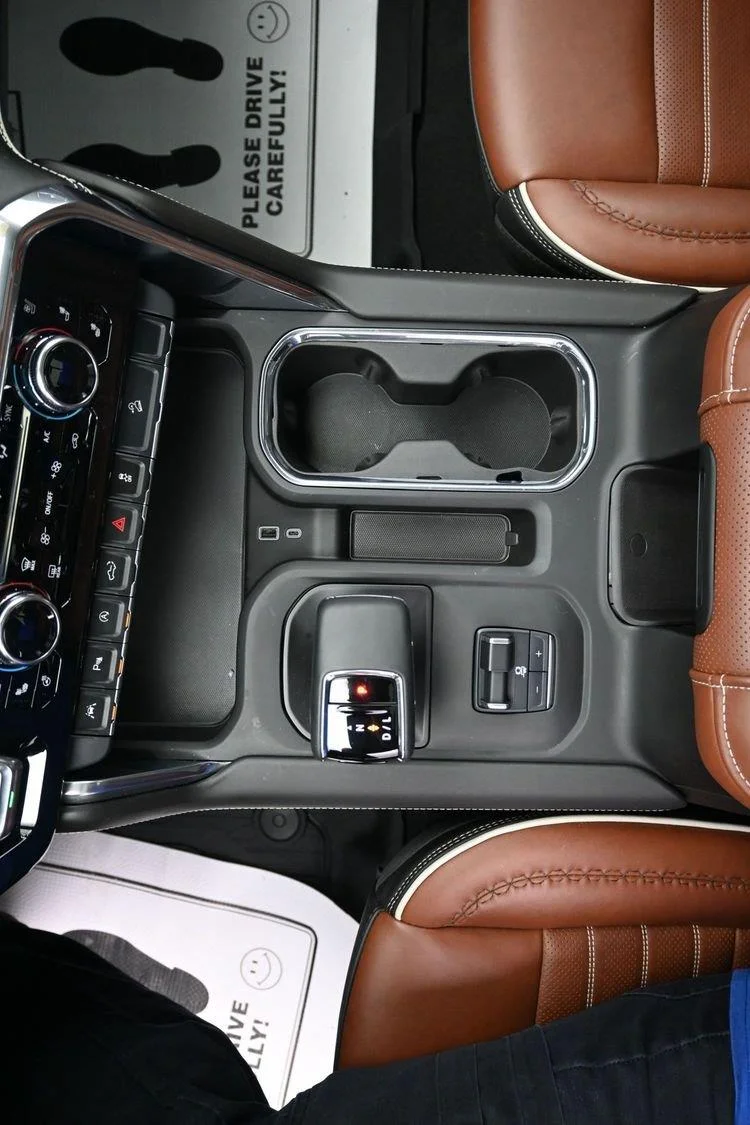 Used 2025 Onyx Black GMC Denali Ultimate image 35