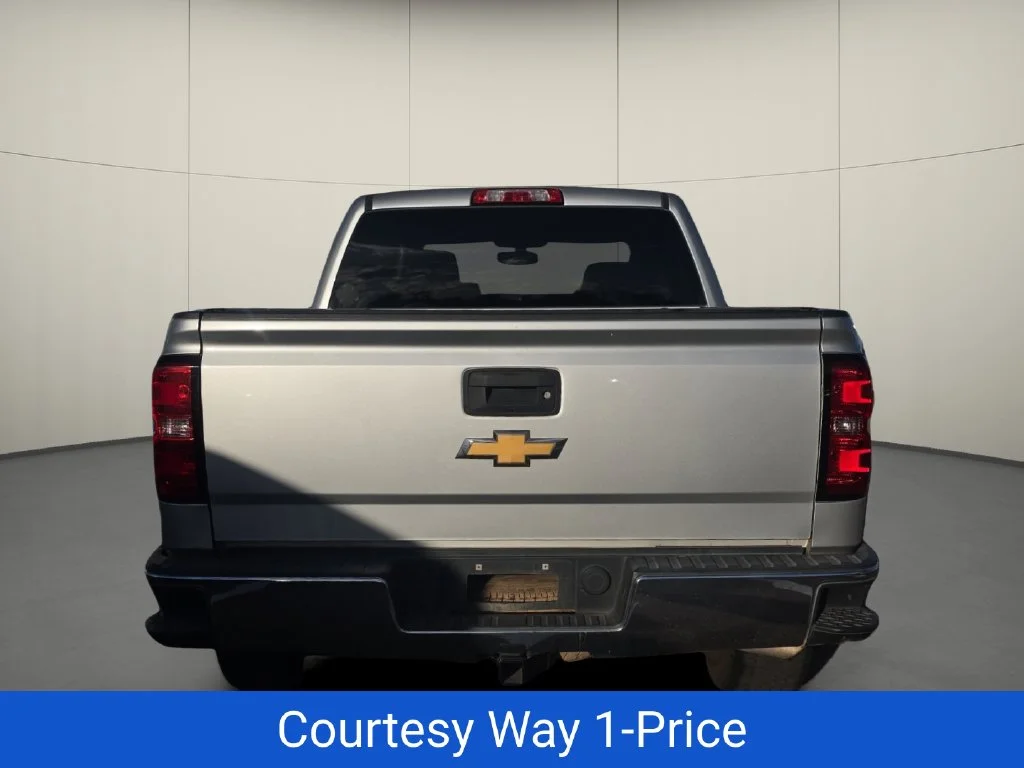 Used 2018 Silver Chevrolet LT image 9
