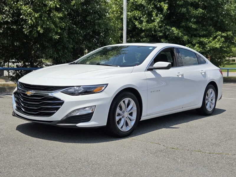 Used 2024 Summit White CHEVROLET LT image 1