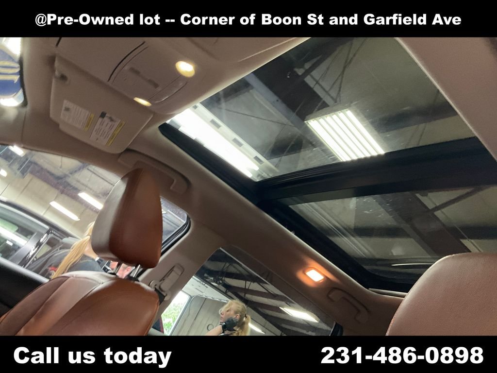 Used 2019  Nissan SL image 12
