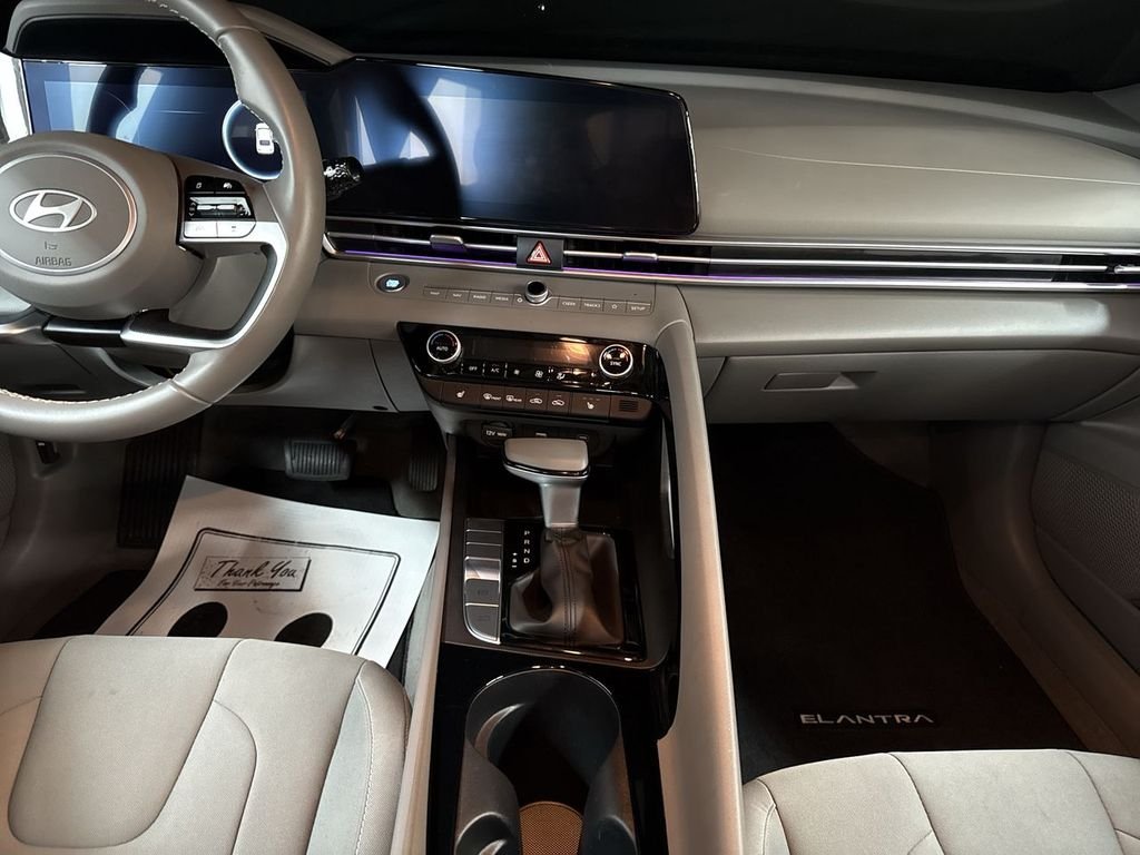 2025 Hyundai Elantra SEL - Photo 24