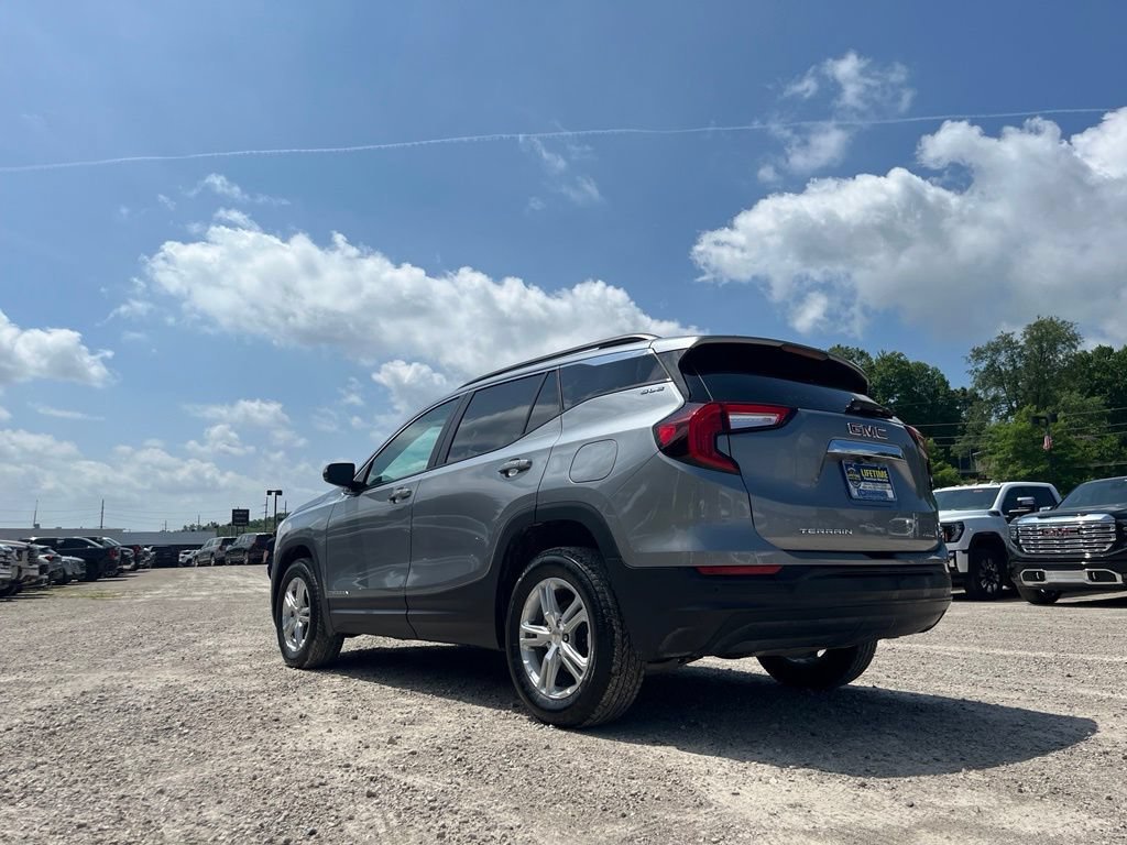 Used 2024 Sterling Metallic GMC SLE image 8