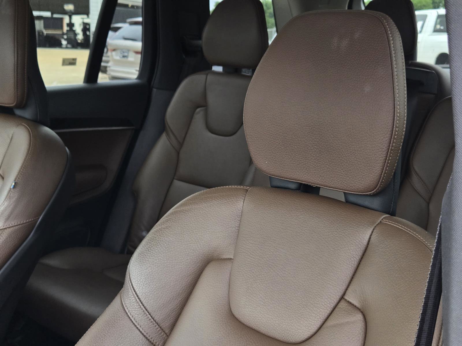 Used 2019 Gray Metallic Volvo Momentum image 28