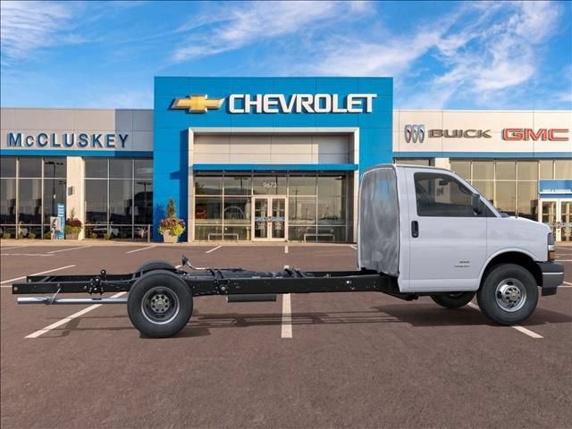 New 2026 Summit White Chevrolet 1WT image 5
