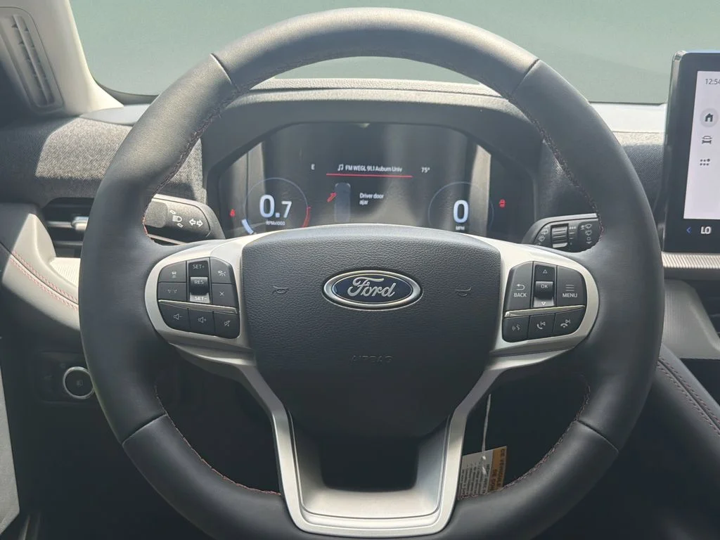 New 2026 Star White Metallic Tri-Coat Ford Active image 47
