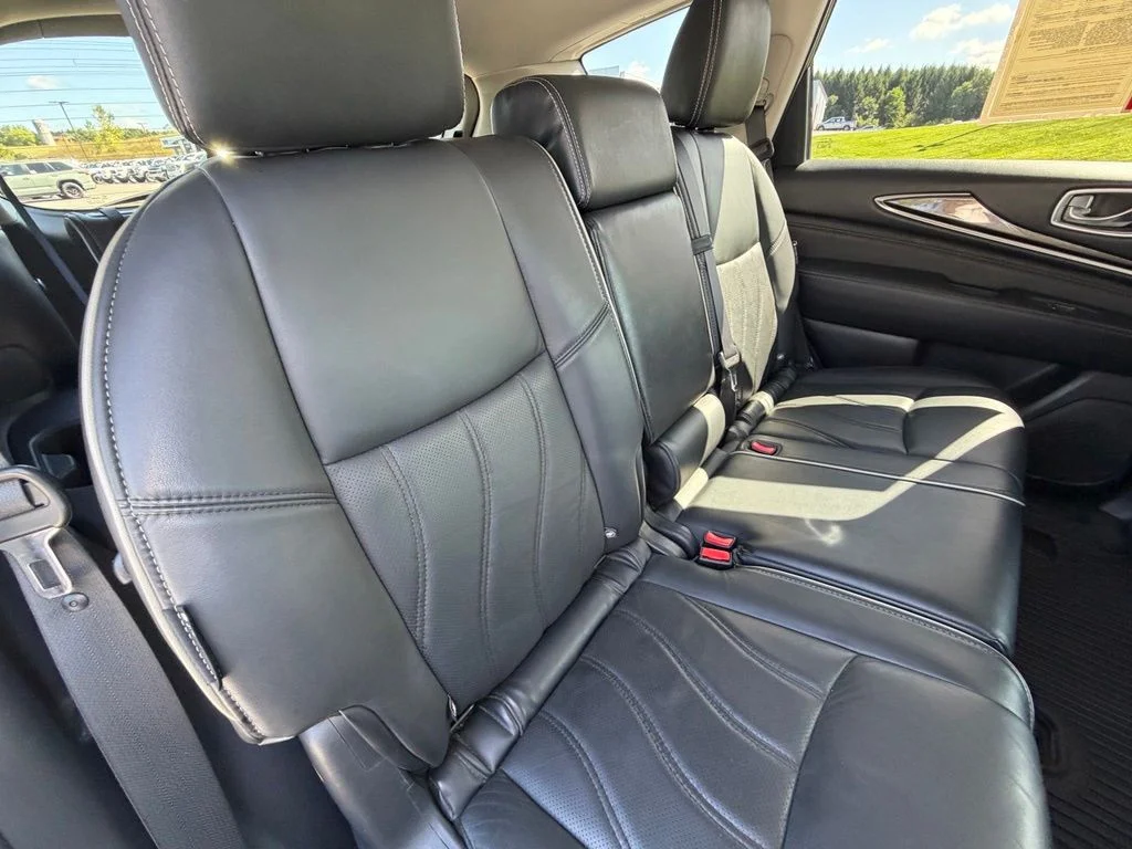 Used 2019 White INFINITI LUXE image 46