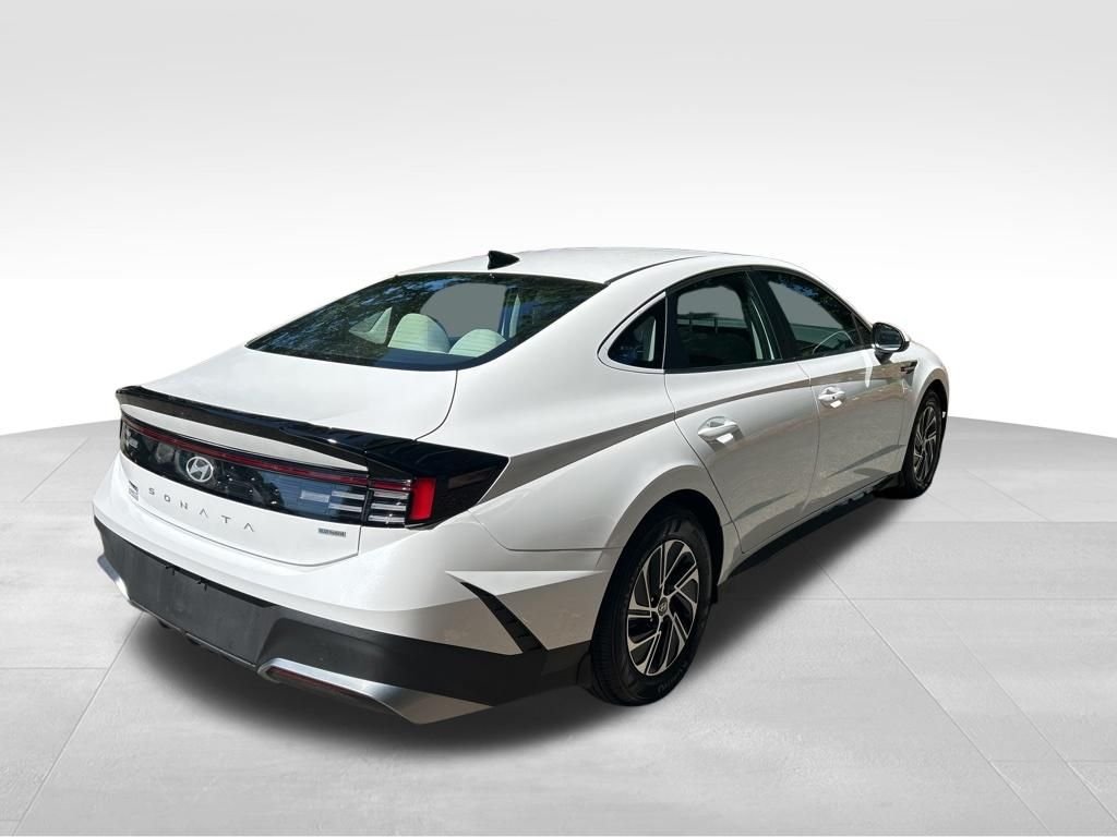 Certified Used 2026 White Hyundai Blue image 5