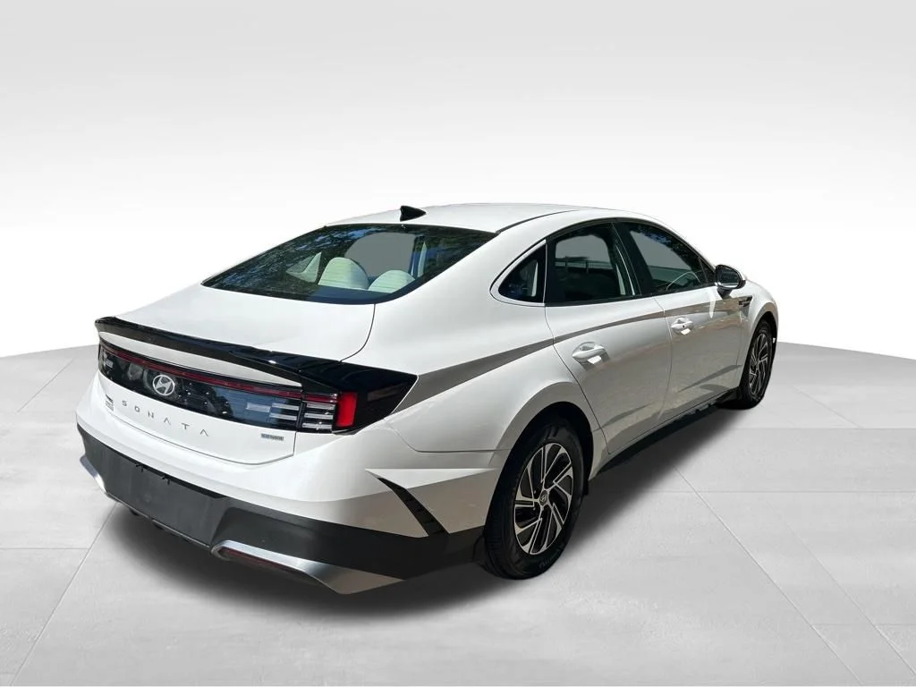 Used 2026 White Hyundai Blue image 5