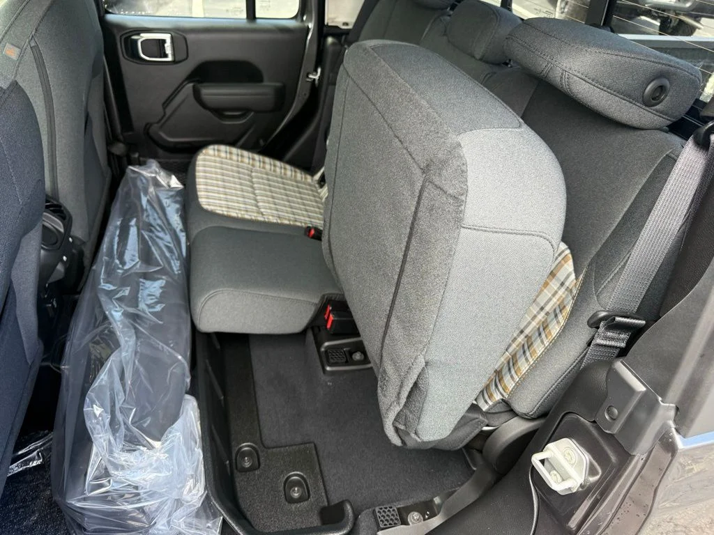 New 2026 Granite Crystal Metallic Clear-Coat Exterior Paint Jeep 85th Anniversary Edition image 37