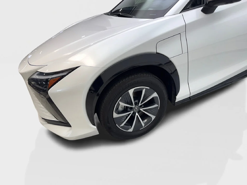 Used 2024 White Lexus 300e Premium image 20
