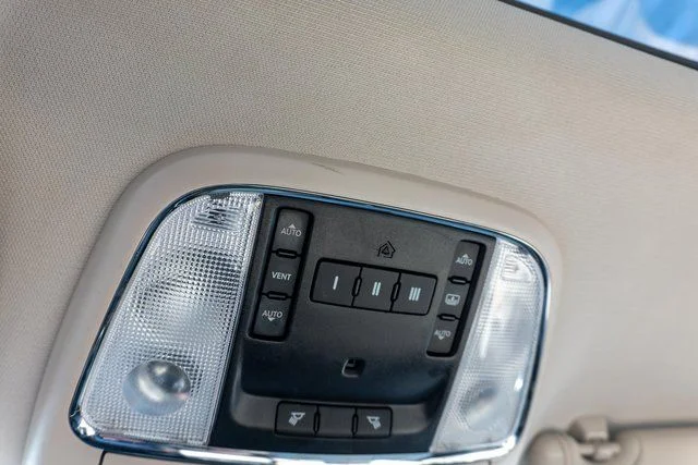 Used 2018 White Chrysler Limited image 35