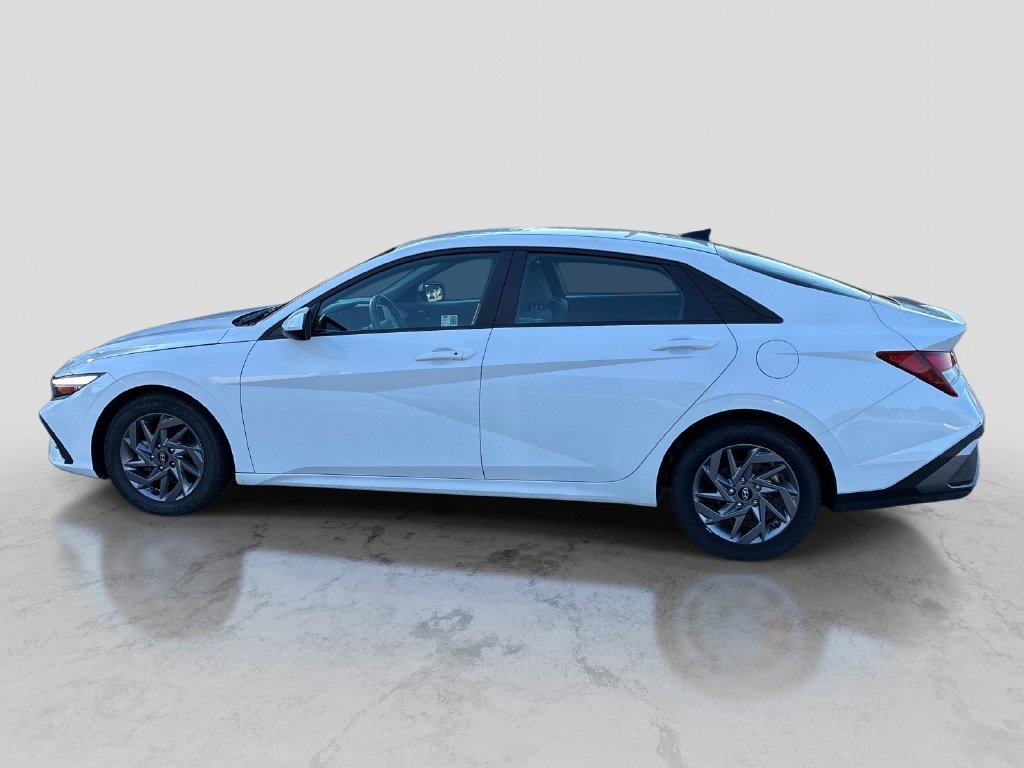 Used 2024 White Hyundai SEL image 4