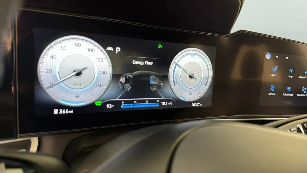 Used 2022 White Hyundai Limited image 19