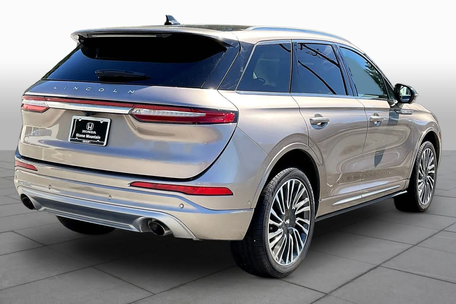 Used 2021 Iced Mocha Lincoln Reserve image 12