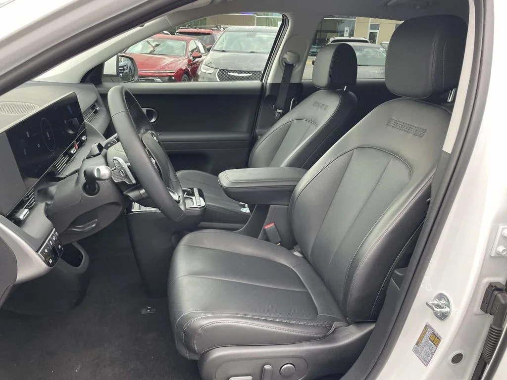 Used 2025 Atlas White Hyundai SEL image 8