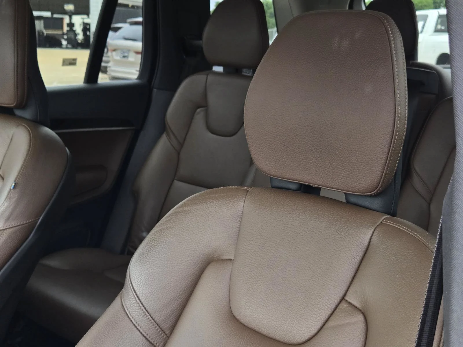 Used 2019 Gray Metallic Volvo Momentum image 28