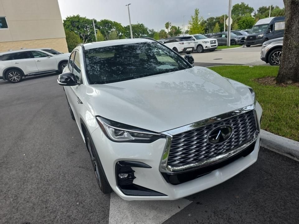 Certified Used 2023 White INFINITI LUXE image 3