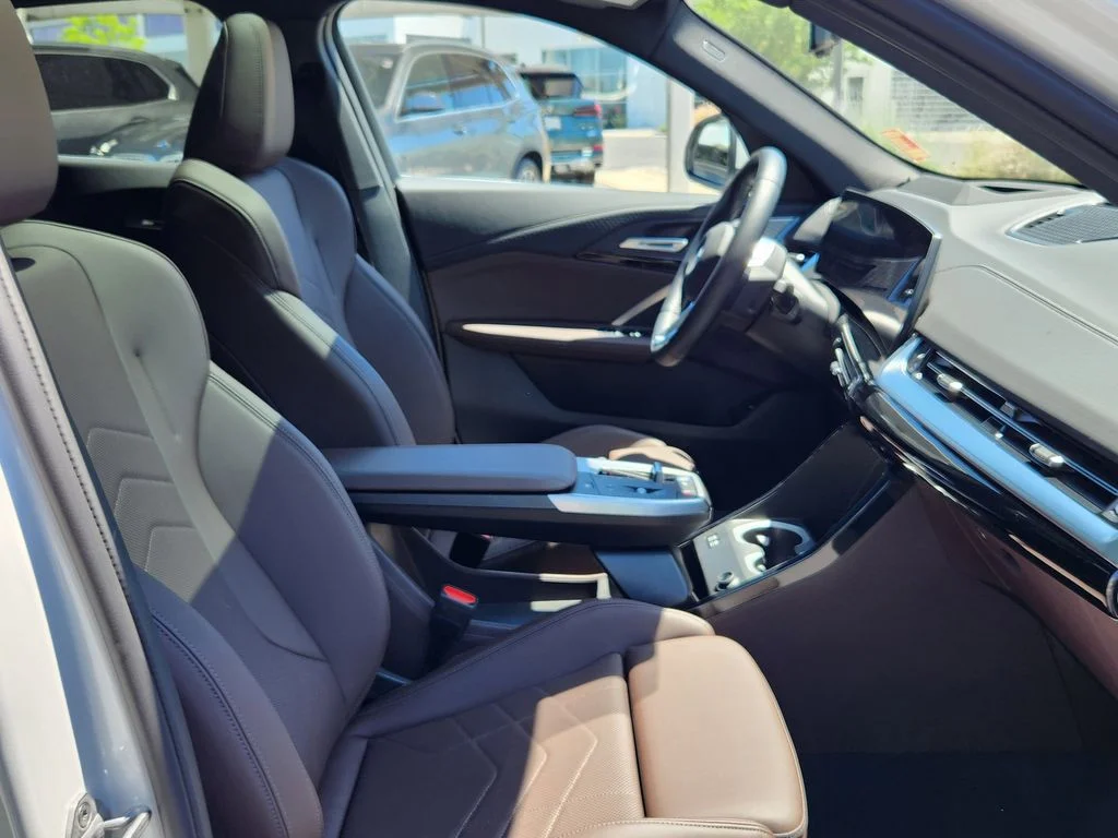 2025 BMW X2 28i - Photo 16