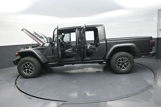 New 2026 Granite Crystal Metallic Clear-Coat Exterior Paint Jeep Rubicon X image 33