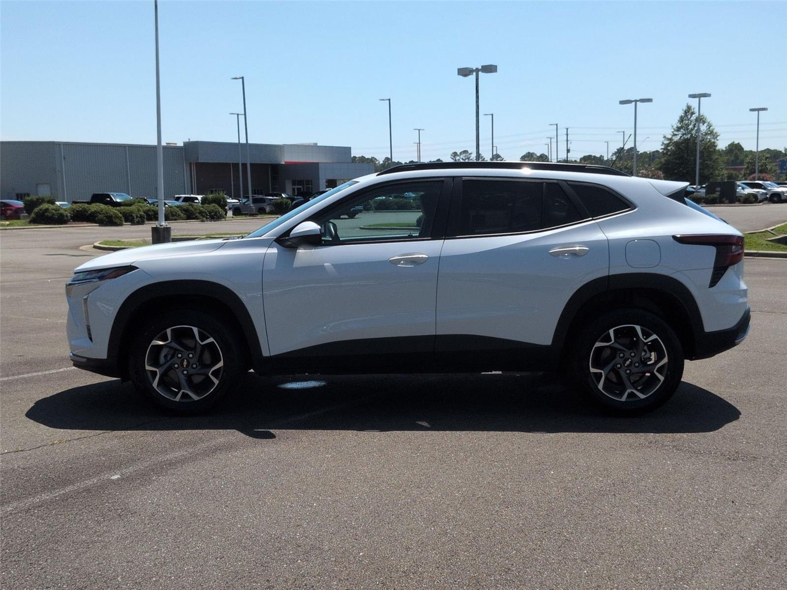 Used 2025  CHEVROLET 1LT image 2