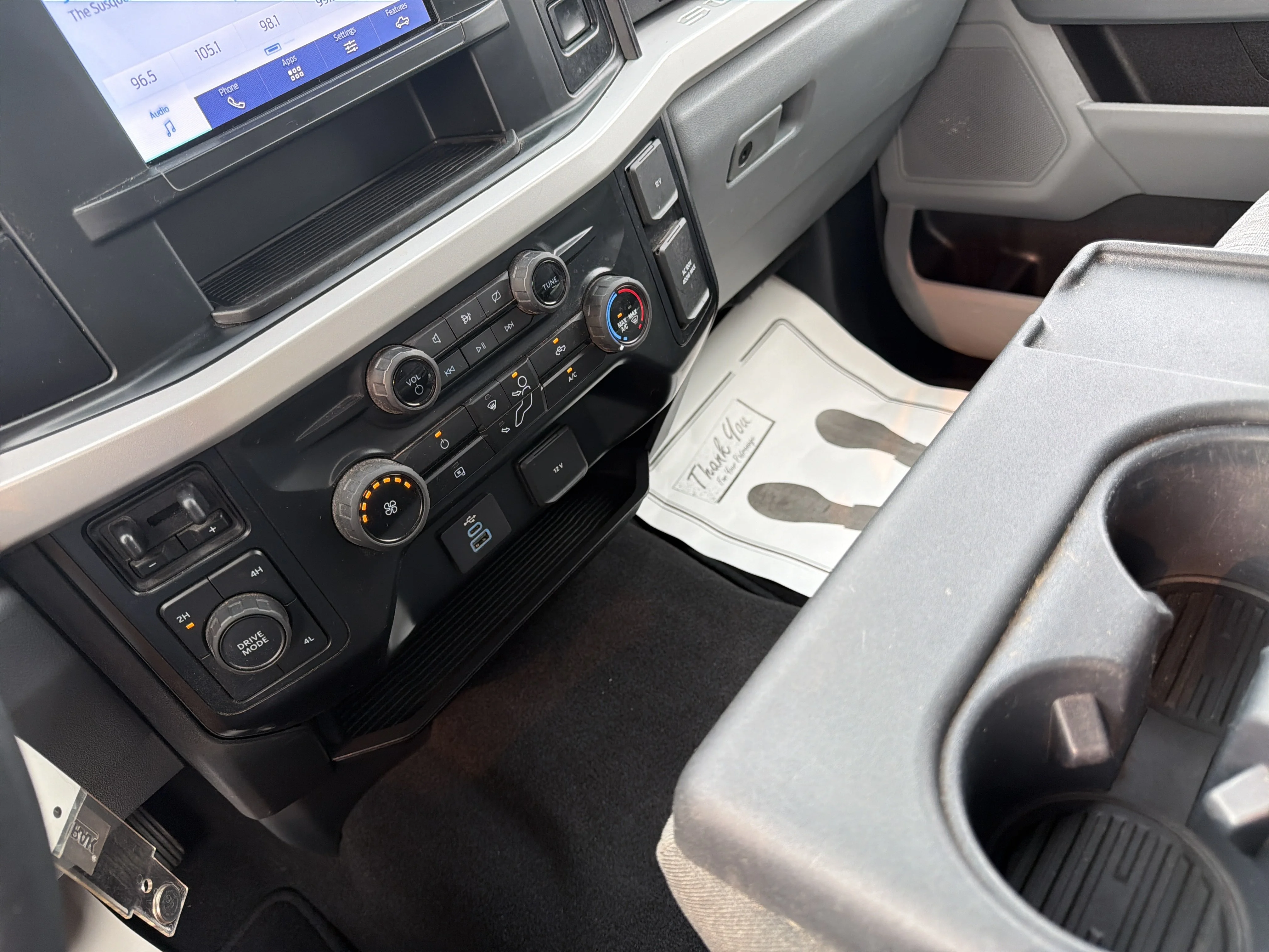Used 2024 Oxford White Ford XLT image 24