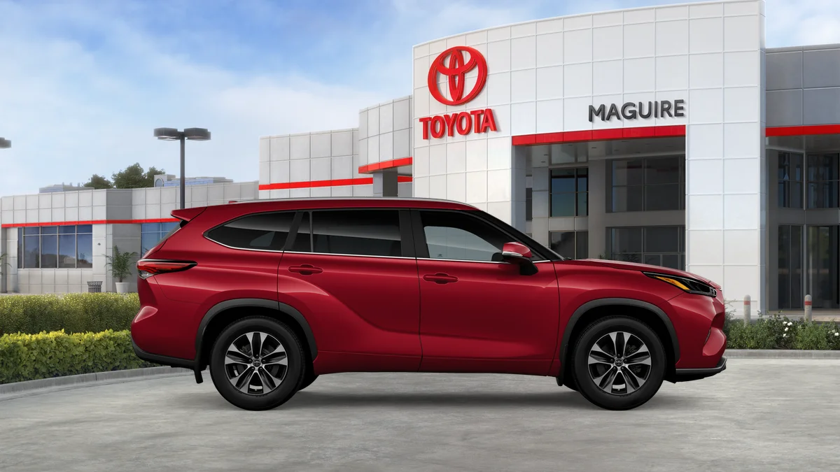 New 2026 Ruby Flare Pearl Toyota XLE image 25
