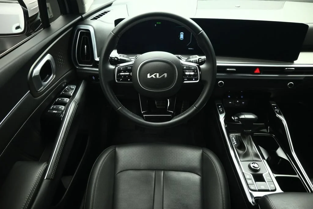 Certified Used 2025 White Kia SX image 33