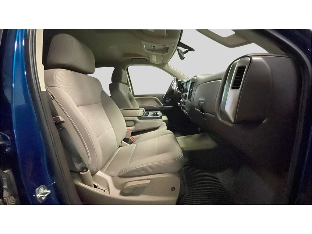 Used 2018 Deep Ocean Blue Metallic Chevrolet LT image 16