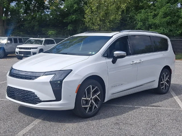 New 2027 White Chrysler Pinnacle image 6
