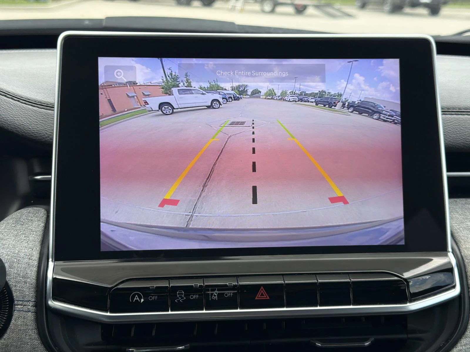 Used 2024 Gray Jeep Latitude 4x4 image 25
