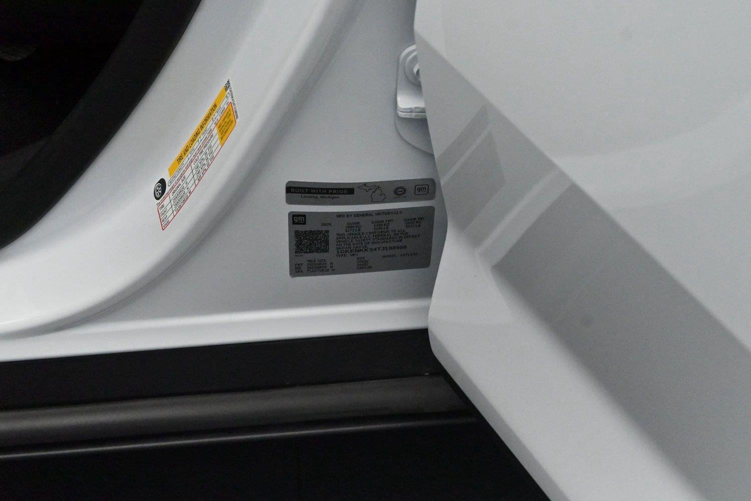 Used 2026 Summit White GMC Elevation image 39