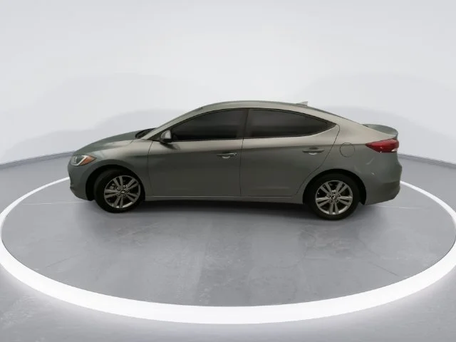 Used 2017 Gray Hyundai SE image 3