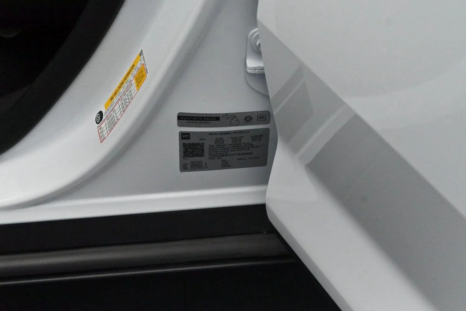 Used 2026 Summit White GMC Elevation image 39