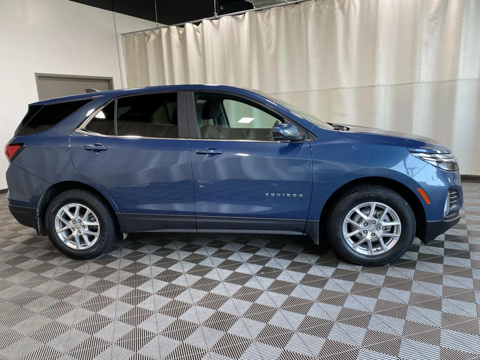 Used 2024 Lakeshore Blue Metallic Chevrolet LT image 8