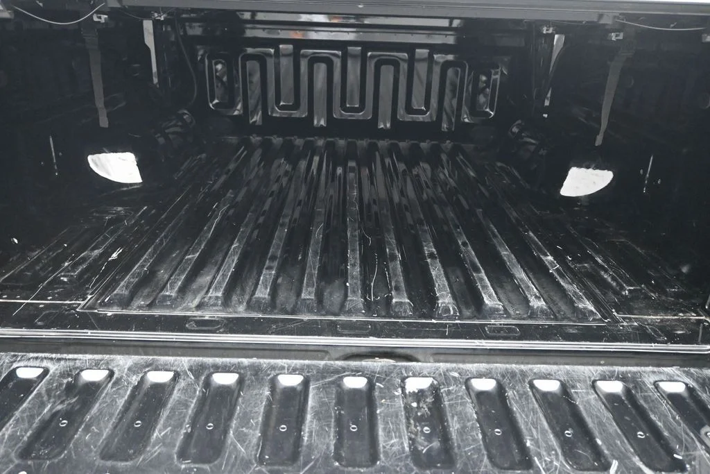 Used 2023 Black Ford XLT image 17
