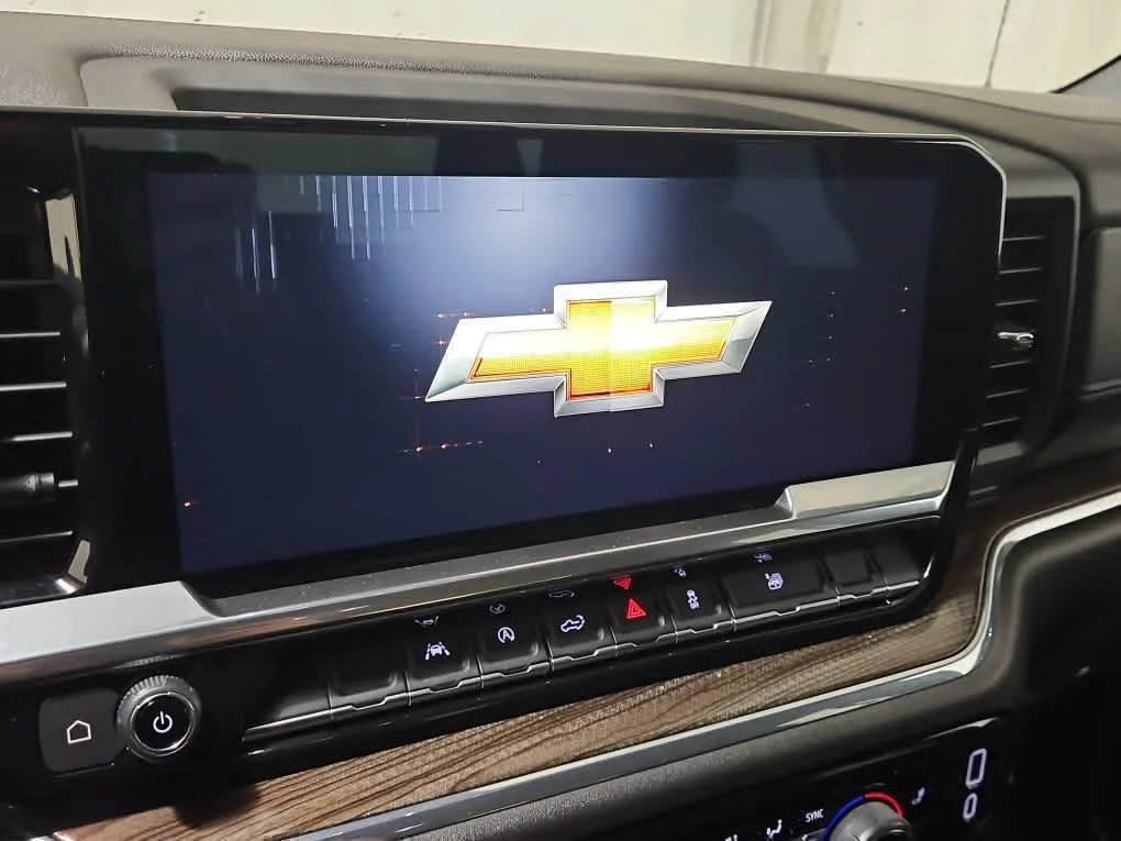Used 2024 Summit White Chevrolet LT image 19