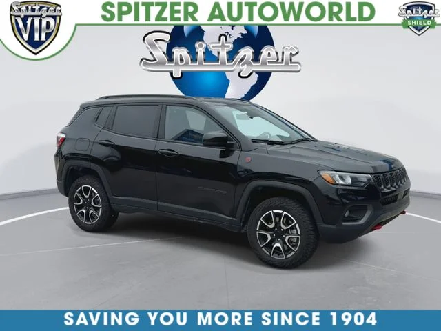 Used 2024 Black Jeep Trailhawk image 3